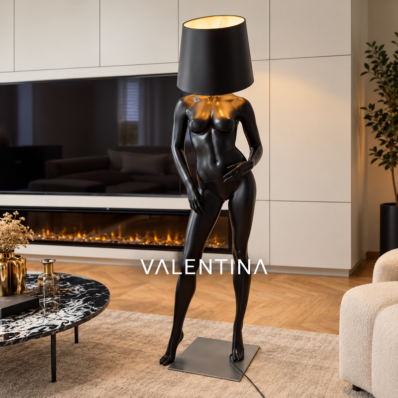 Valentina decor – zwarte sculpturale vloerlamp met wit VALENTINA-logo
