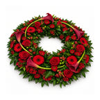 Rode rouwkrans met rozen, calla’s, gerbera’s en groen