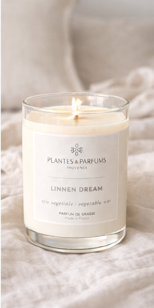 Linnen Dream geurkaars 180 g van Plantes & Parfums in interieur