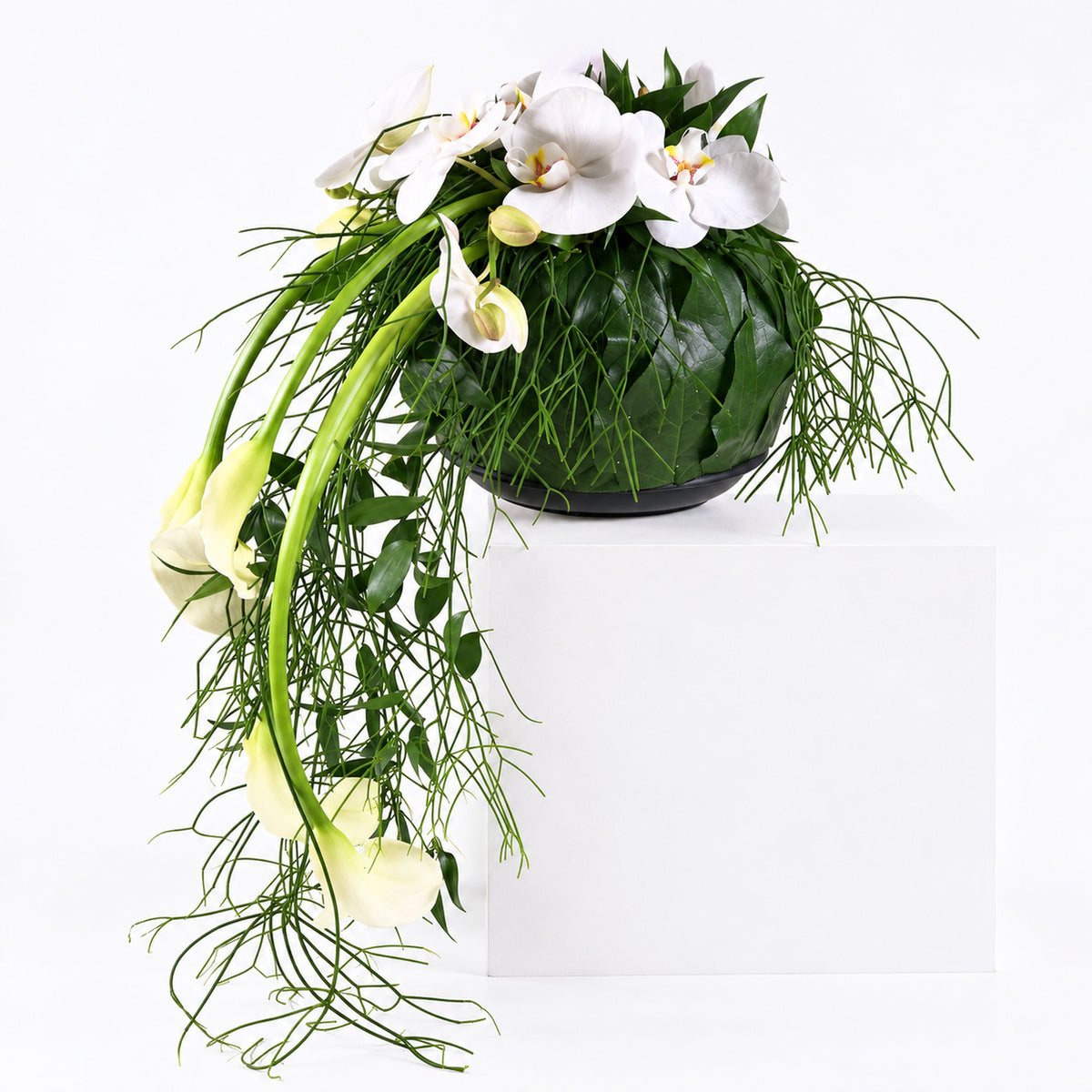 Stille Elegantie — rouwbloemstuk — links
