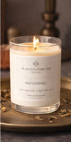 Patchouli geurkaars 180 g van Plantes & Parfums in interieur