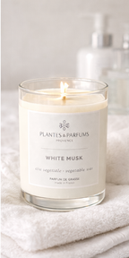 White Musk geurkaars 180 g van Plantes & Parfums in interieur