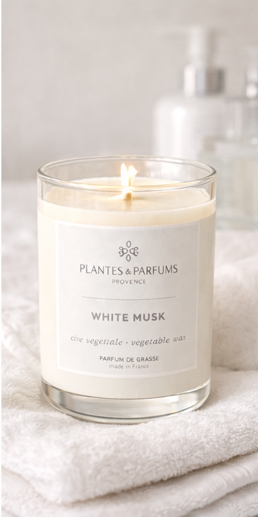White Musk geurkaars 180 g van Plantes & Parfums in interieur